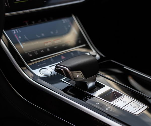 KFZ-Gutachter in Herford: Luxuriöse Mittelkonsole